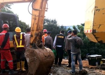 Tim Labfor Polri Periksa Lokasi Kebocoran Pipa Gas PGN di Jalan MT Haryono