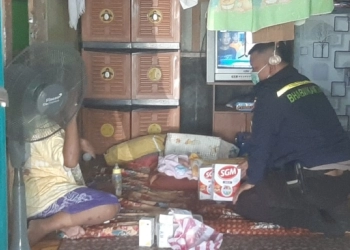 Bhabinkamtibmas Polsek Kota Karawang Sisihkan Uang Gajinya Membeli Susu Bayi Prematur