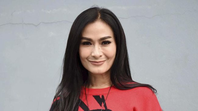 Iis Dahlia : Sejak Dulu Beli Perhiaasan Pakai uang Pribadi, Gak Minta Uang Suami