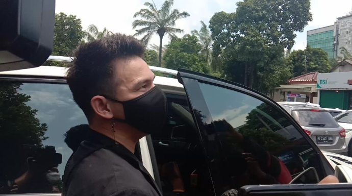 Pernikahannya dengan Dhena Tak Bisa Diselamatkan, Ijonk: Tak Ada Kata Damai 