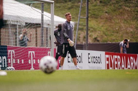 Inter Tak Tertarik Boyong Leno