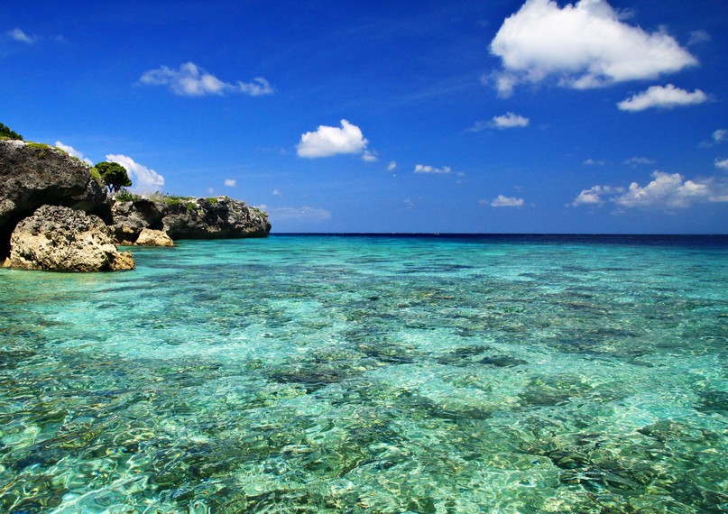 Pulau Kambing Suguhkan Tebing dan Bawah Laut yang Indah