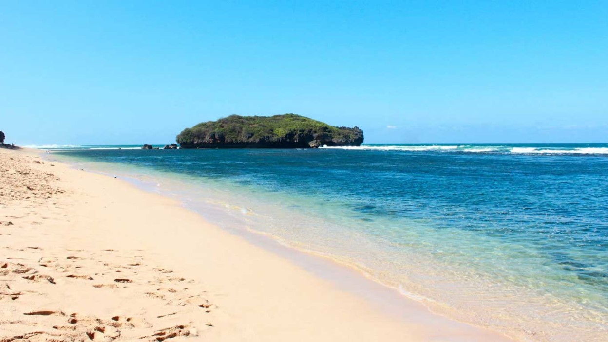 Pantai Sadranan Wisata Menyenangkan Dari Senorkeling Hingga Kamping
