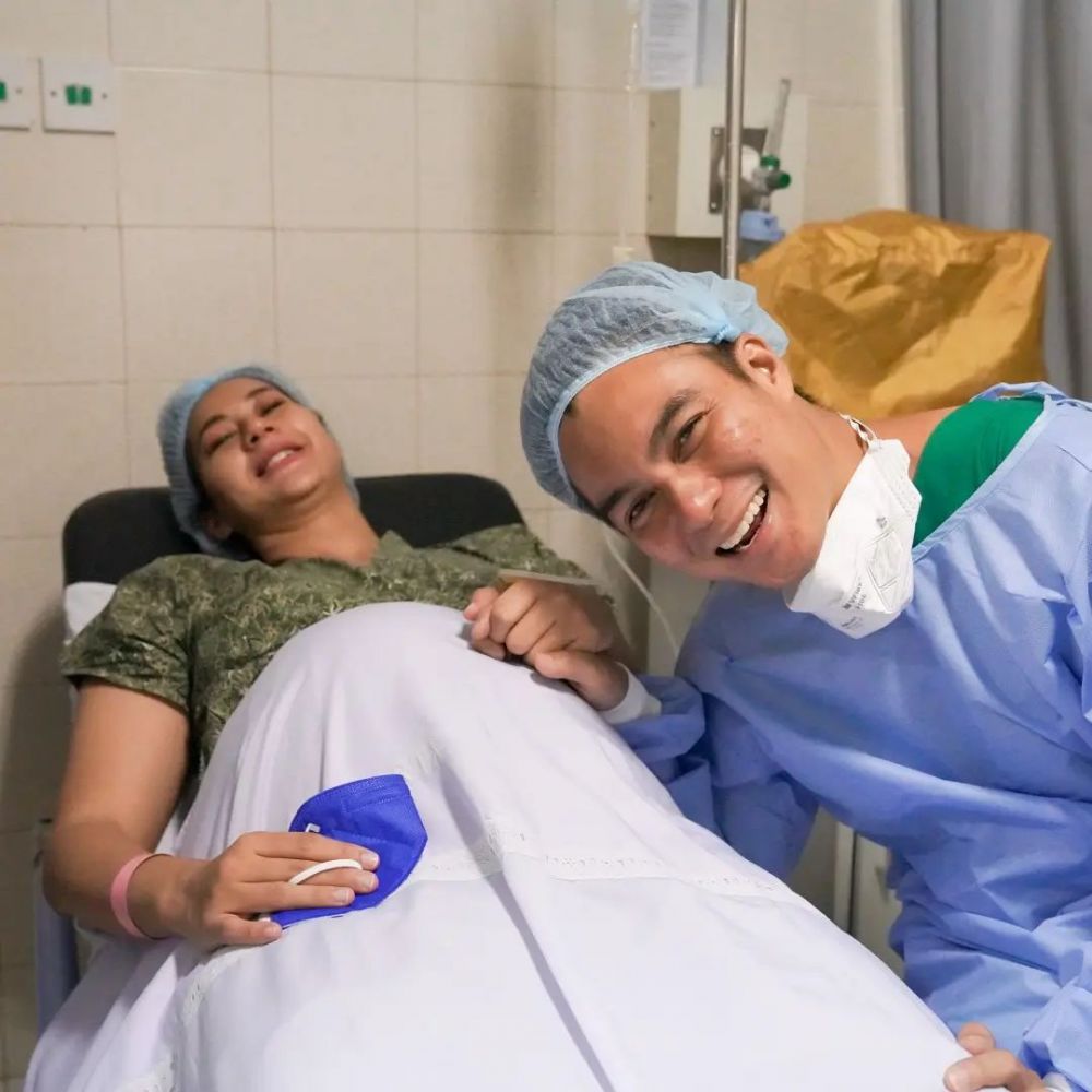 Momen Haru Persalinan Paula, Baim Wong Kumandangkan Azan di Terlinga Anak Keduanya