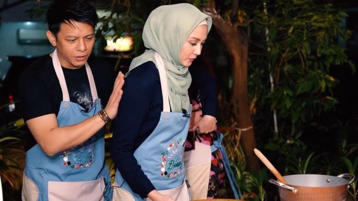 Rendang Ariel Bikin Dina Lorenza Grogi
