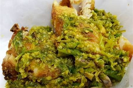 Wajib Coba, Bebek Dibaluri Cabai Hijau Bikin Ngiler