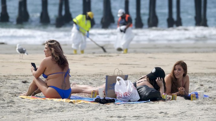 Di Pure Beach Arab Saudi Bebaskan Turis Berbikini dan Berpelukan
