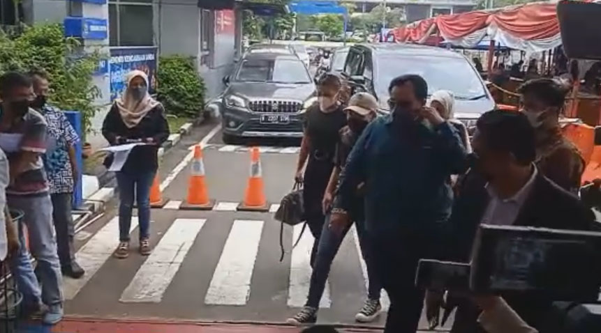 Ayu Ting Ting Datangi Polda Metro Jaya, Ada Apa Lagi?