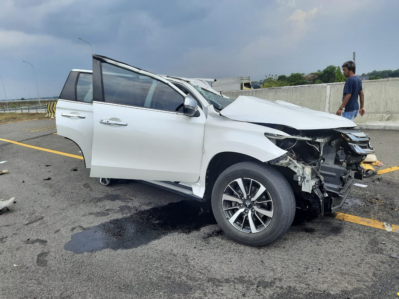 Breaking News: Vanessa Angel dan Suami Kecelakaan Mobil di Tol Jombang