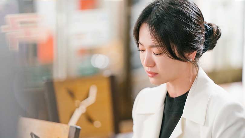 Song Hye Kyo Menangisi Siapa di Episode 4 'Now We Are Breaking Up'