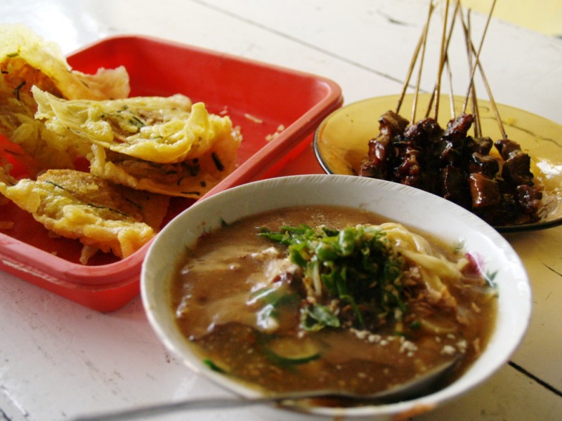 Mie Ongklok, Perpaduan Ajib Mie Kuning Lembut dengan Bumbu Nusantara