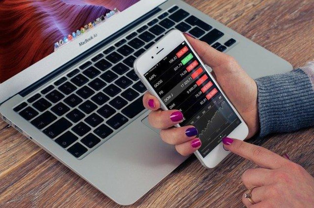 Ajukan Investasi Upstox di IPO Melalui WhatsApp