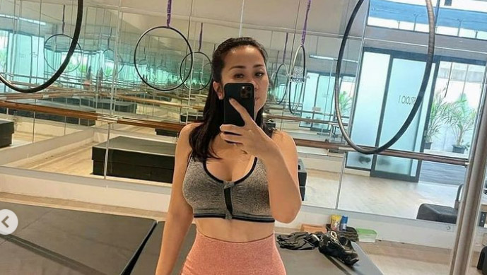 Seksinya Tante Ernie Kenakan Bra Ketat Habis Olahraga 