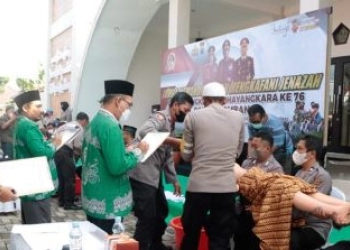 Peringati Hari Bhayangkara ke-76 Polres Jombang Gelar Lomba Mandikan dan Kafani Jenasah