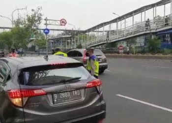 Hari Pertama Ganjil-genap, Puluhan mobil Kena Razia di Jalan Pramuka