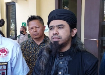 Dianggap Mencemarkan Nama Baik, Gus Samsudin Laporkan Pesulap Merah