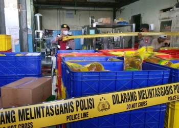 Gudang Repacking Minyak Goreng Merek Wasilah 212, Polrestro Depok Cek Isi Kandungan Minyak Goreng