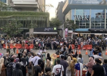 Bocah Perempuan di Depok Sendirian Catwalk di Zebra Cross, Viral