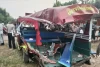 Mobil Odong-odong Ditabrak Kereta, Mayat-mayat Tergeletak Ditutupi Daun Pisang, Karung dan Sarung