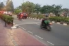 Pemotor Jatuh karena  Speed Bump Dicat Mirip Zebra Cross di Sunter