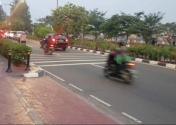 Pemotor Jatuh karena  Speed Bump Dicat Mirip Zebra Cross di Sunter