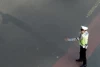 Pemotor Melawan Arah Todong Polisi Pakai Pisau
