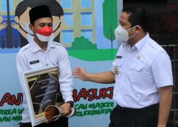 Raih Penghargaan Dari KPK, Wali Kota Tangerang Berikan Beasiswa ASN