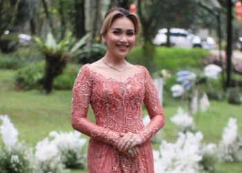 Ayu TIng Ting dan Bilqis Tampil Kompak dengan Kebaya di Lamaran Assyifa