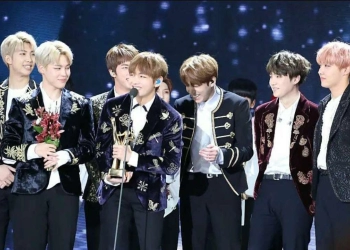RM BTS Bagikan Foto Bom ARMY Jelang Konser 'Permission to Dance On Stage - Seoul'