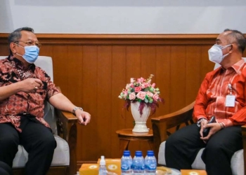 Walikota Tangsel Terima Bantuan 1000 Paket Sembako dari BPJamsostek