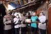 Sebanyak 3.000 Paket Sembako untuk Pemulung dari Polri