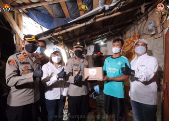 Sebanyak 3.000 Paket Sembako untuk Pemulung dari Polri