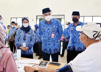 Bupati Tangerang Pantau Giat Vaksinasi Booster Bagi Lansia