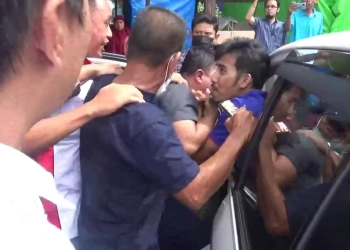 Viral! Debt Collector Tarik Paksa Mobil Pengendara di Depan Kantor Polisi