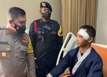 Kapolda Metro Jaya Jenguk Anggota Polisi yang Terluka Saat Demo di DPR