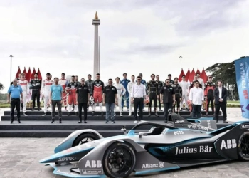 Foto: Momen Epik Pembalap dan Para Official Jakarta E-Prix 2022