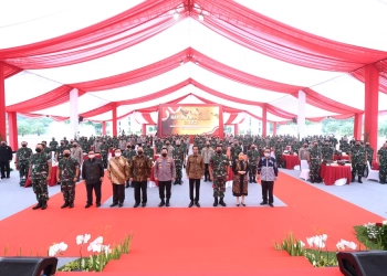 Kapolri dan Pati Polri Terima 4 Tanda Kehormatan pada Rapim TNI-Polri di Mabes TNI