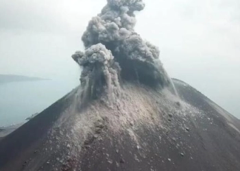 Gunung Anak Krakatau Kerap Erupsi, Radius Bahaya 5 Km dari Kawah Aktif