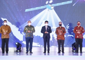Kominfo Kombinasikan Kabel Serat Optik dan Satelit