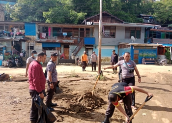 Polresta Jayapura Kota Kerja Bakti Bersihkan Lokasi Terdampak Banjir di Aspol Klofkamp