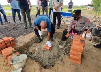 Kapolda Papua Letakan Batu Pertama Pembangunan Asrama Polisi dan Wartawan di Merauke