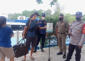 Ratusan Wisatawan  Menuju Pulau Pari Kepulauan Seribu Selatan di Scan Aplikasi PeduliLindungi