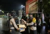 Jualan Miras kepada Suporter di Stadion Manahan Solo