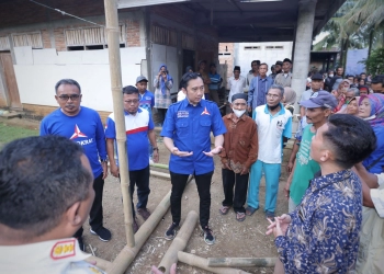 Ketika Mas Ibas Sambangi Pengrajin Bambu Pacitan 