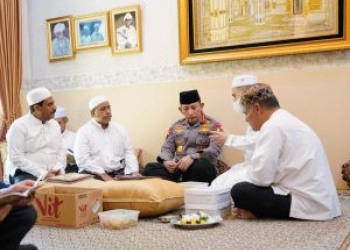 Takziah ke Rumah Duka Habib Zen Bin Umar, Kapolri: Beliau Saya Anggap Ayah Sendiri