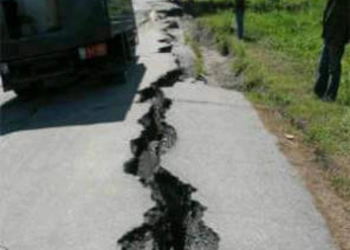 Tips Berkendara saat Terjebak Gempa dan Tsunami