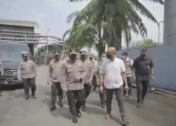 Kunjungi Pabrik Migor di Bekasi,  Kapolri Ingin Jangan Ada Antrean 