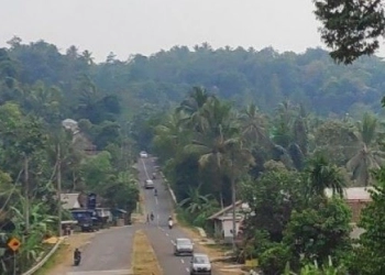 Personel Polisi Siaga 24 Jam di Lokasi Rawan Kecelakaan Tanjakan Bangangah Pandeglang