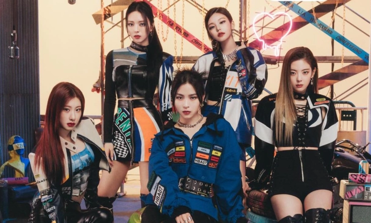 ITZY Rilis EP Baru 'Checkmate' 