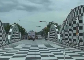 Viral Jembatan Kota Dilukis Seperti Papan Catur